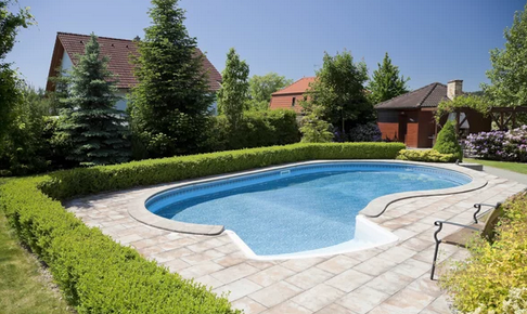 Poolbeheizung mit Inverter Wärmepumpe und Abdeckung